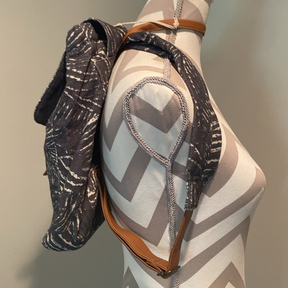 Lu & Elle NWT backpack w/ clip-in wallet (Beachly Exclusive) - Picture 3 of 9